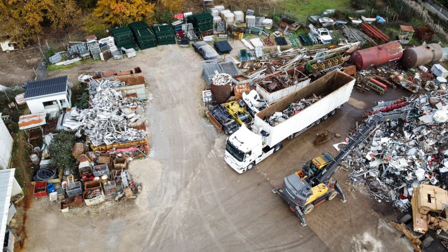 photo drone clic16 charente vue aerienne entreprise camion grue wagons ferrailleur sabatier balzac