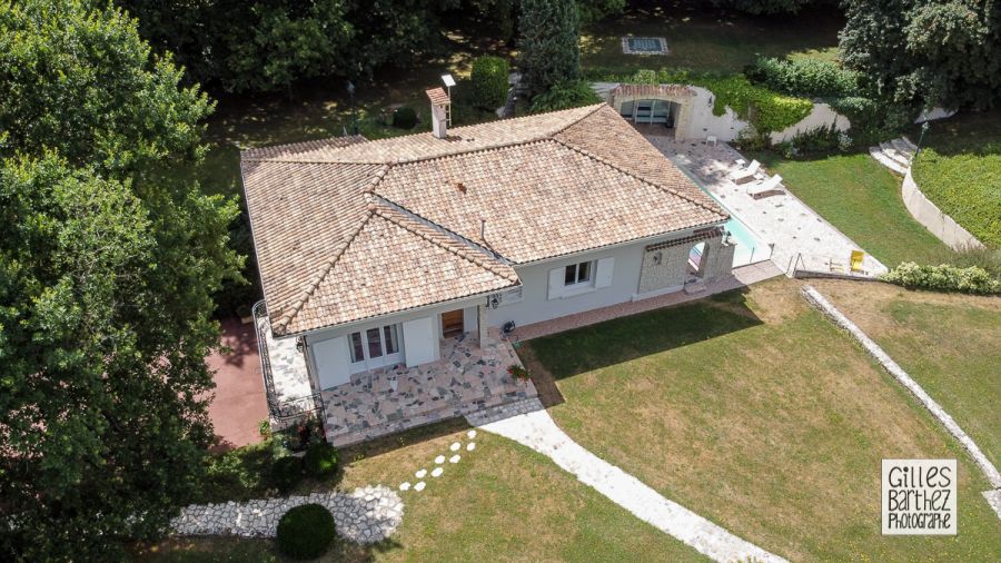 photo drone clic16 pierres de charente propriete immobiliere luxe haut de gamme agence cognac vigne stephane plaza optimhome
