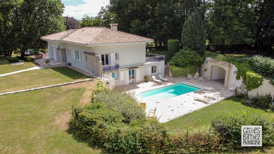 photo charente vue aerienne logis demeure barbezieux jarnac parc arboré à vendre valois aloha pichet foncia fnaim capifrance a2b